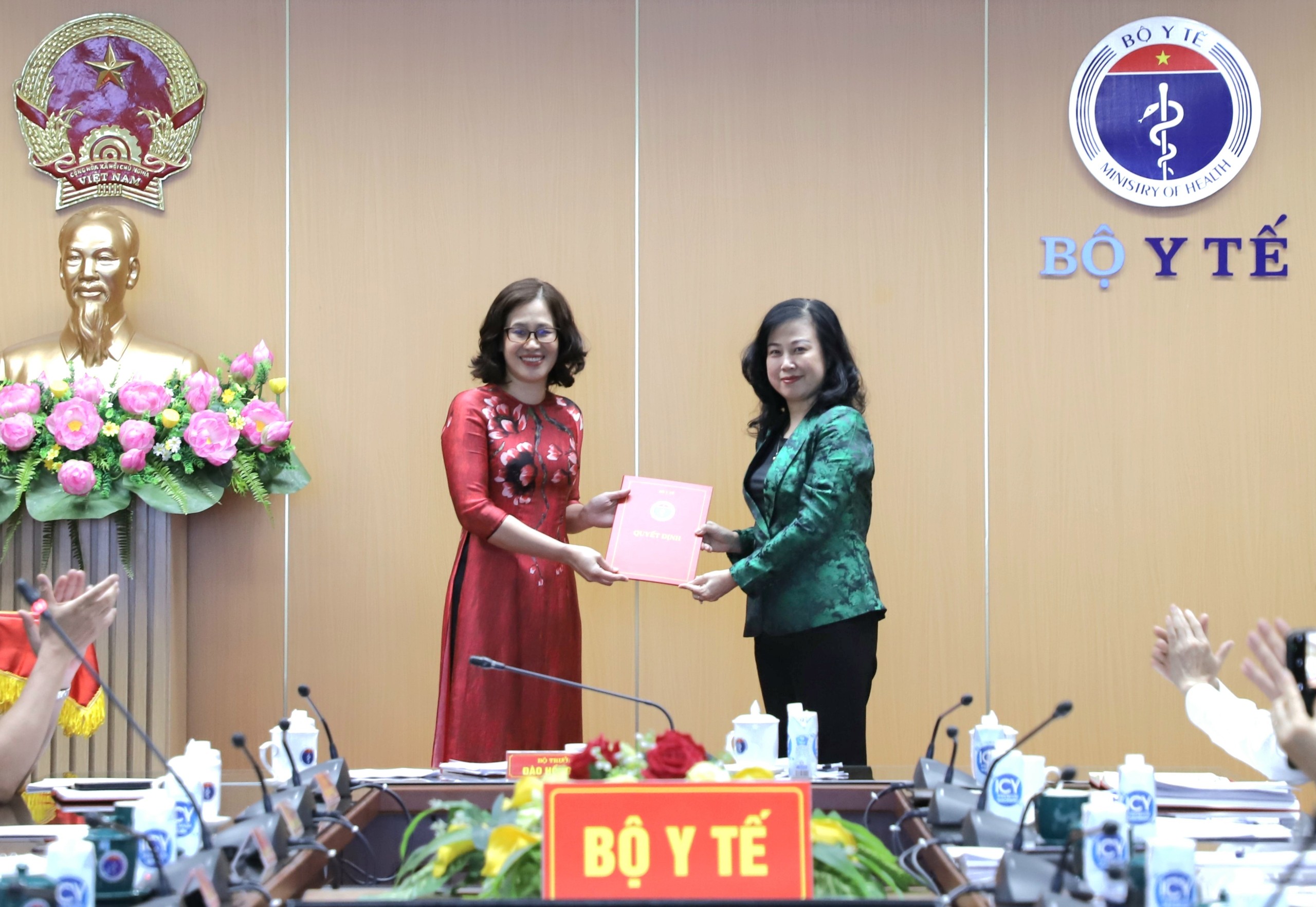 TS. Lê Thái Hà được Bộ Y tế trao quyết định điều động, bổ nhiệm chức vụ Phó Cục trưởng Cục Quản lý môi trường y tế